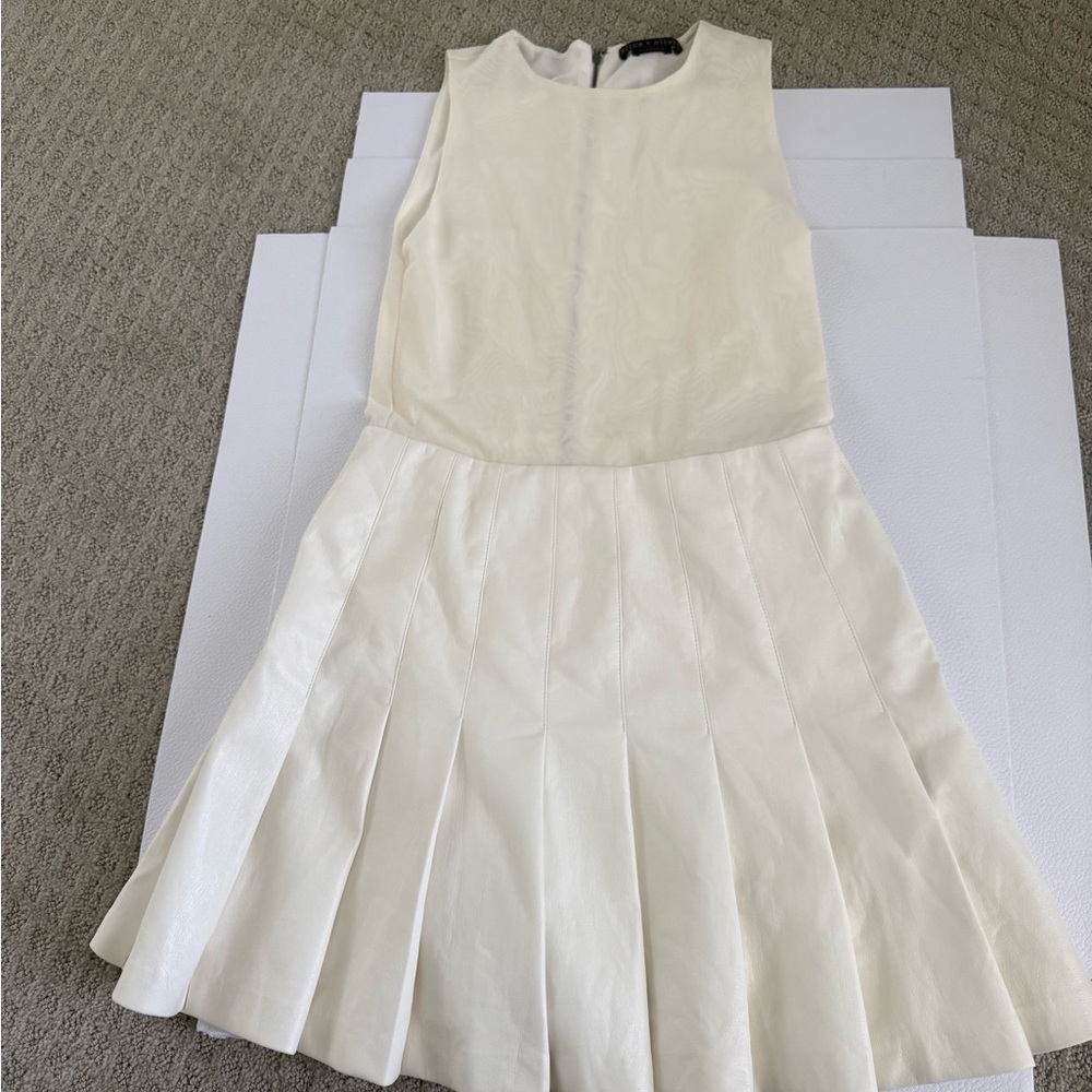Alice + Olivia Ivory Sleeveless Pleated Fit-and-Flare Dress